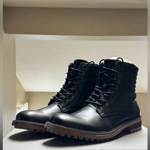 Reaction Kenneth Cole Ankle Boots (size 10) Black